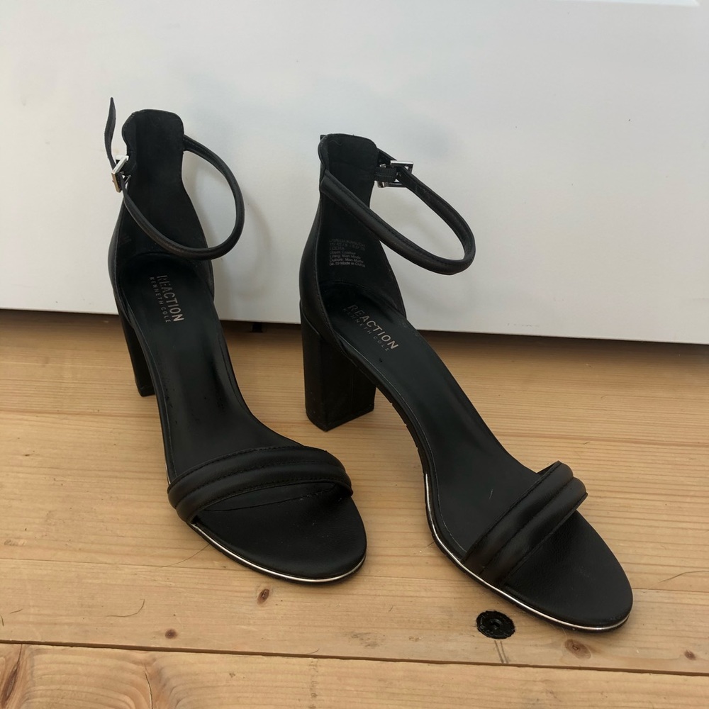 Kenneth Cole sandal